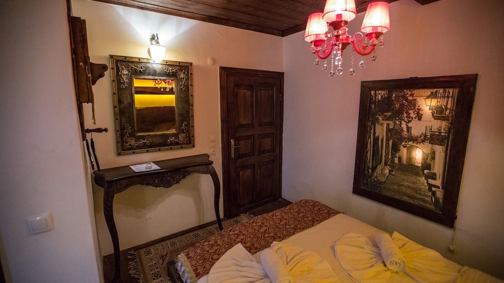 Deluxe Room, Balcony, Mountain View photo 3