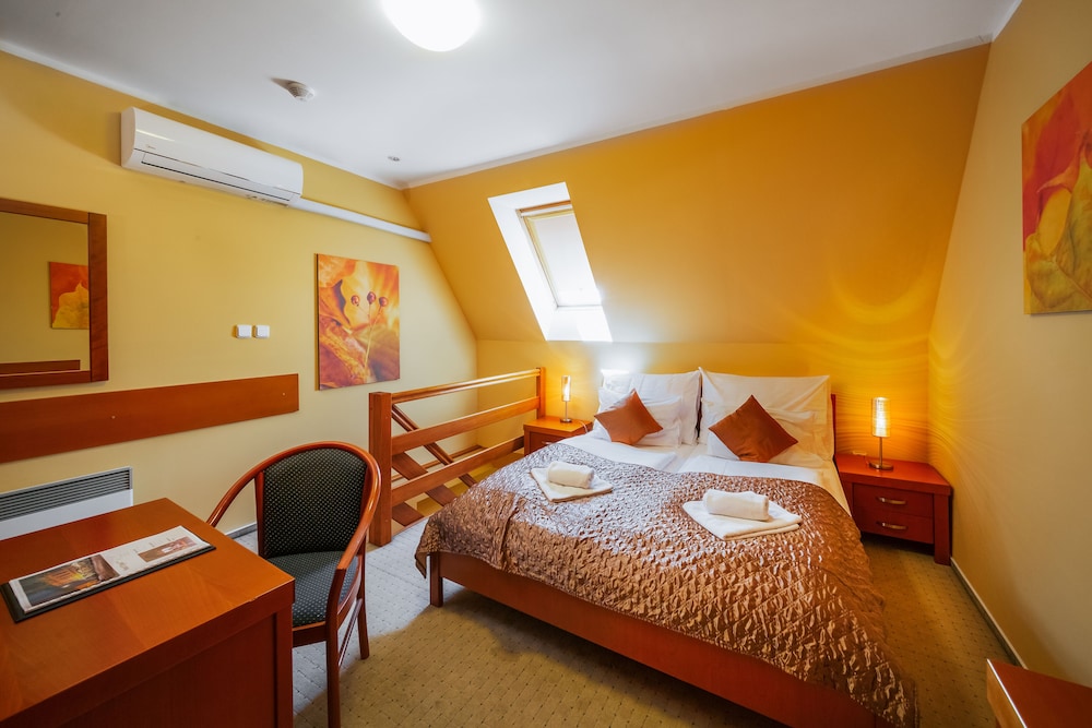 Double or Twin Room photo 2