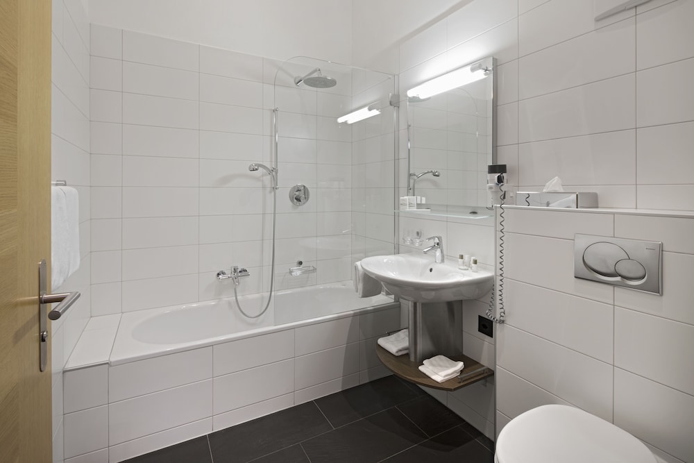 Superior Double Room, 2 Twin Beds - Photo 5