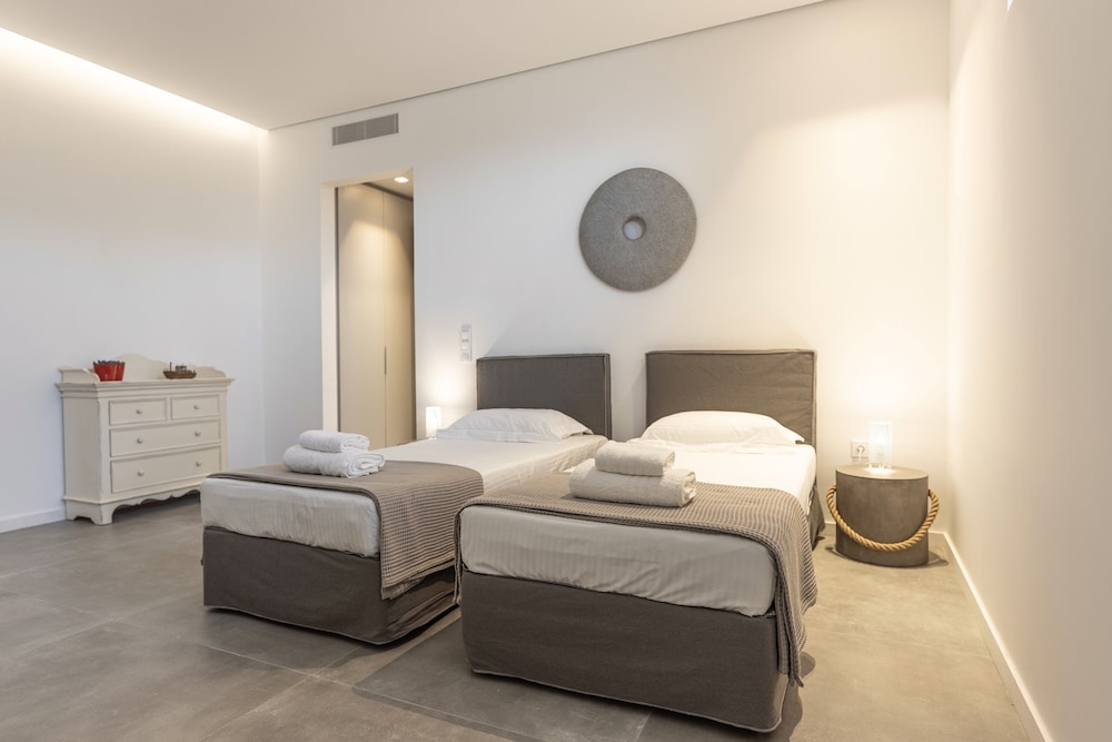 Main Villa photo 3