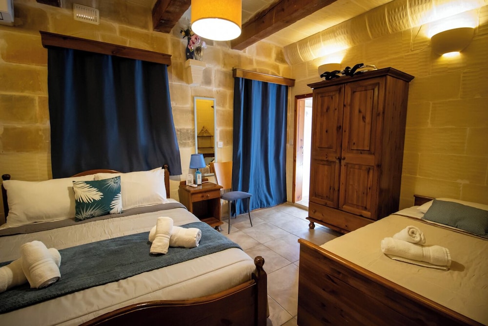 Classic Triple Room, City View