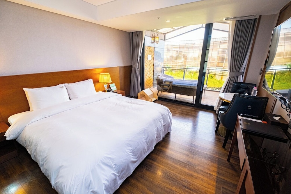Terrace Double (Handicap, Pet-Friendly)(Free use of Infinity Pool included)