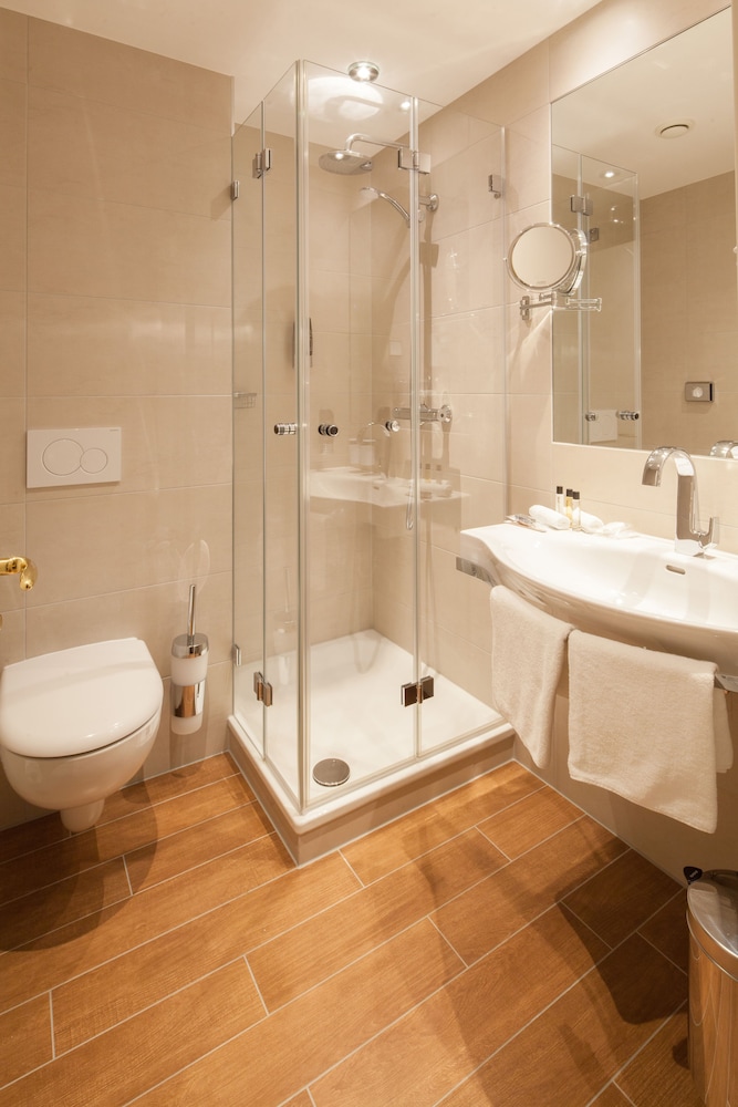Standard Room (Street Side) photo 3