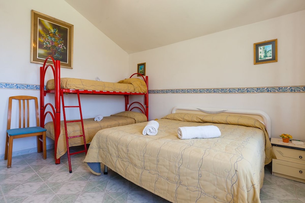 Classic Quadruple Room, Private Bathroom