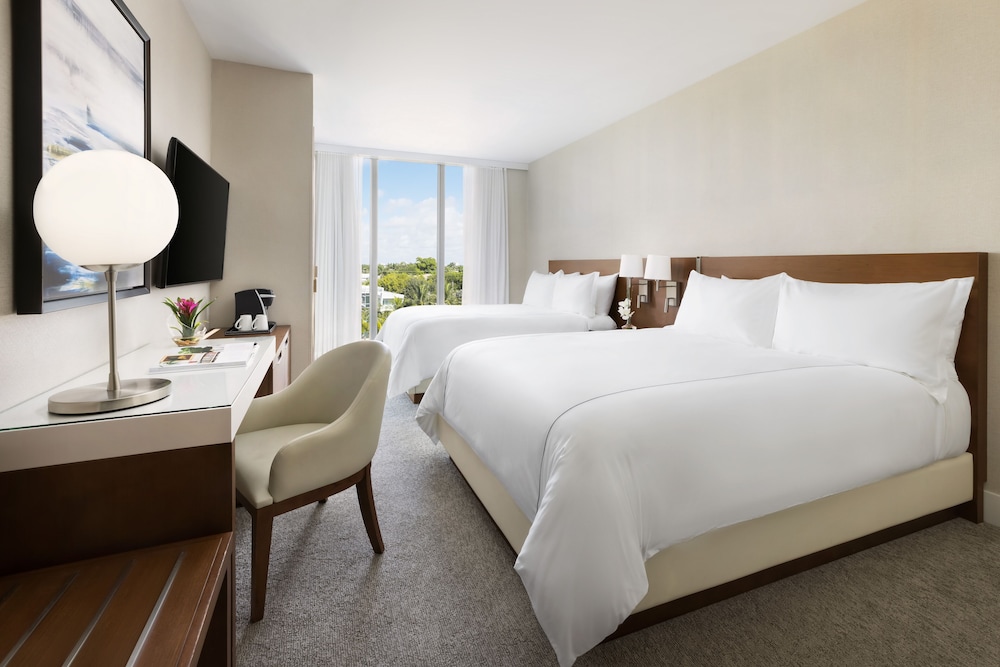 Room, 2 Queen Beds (Water View)
