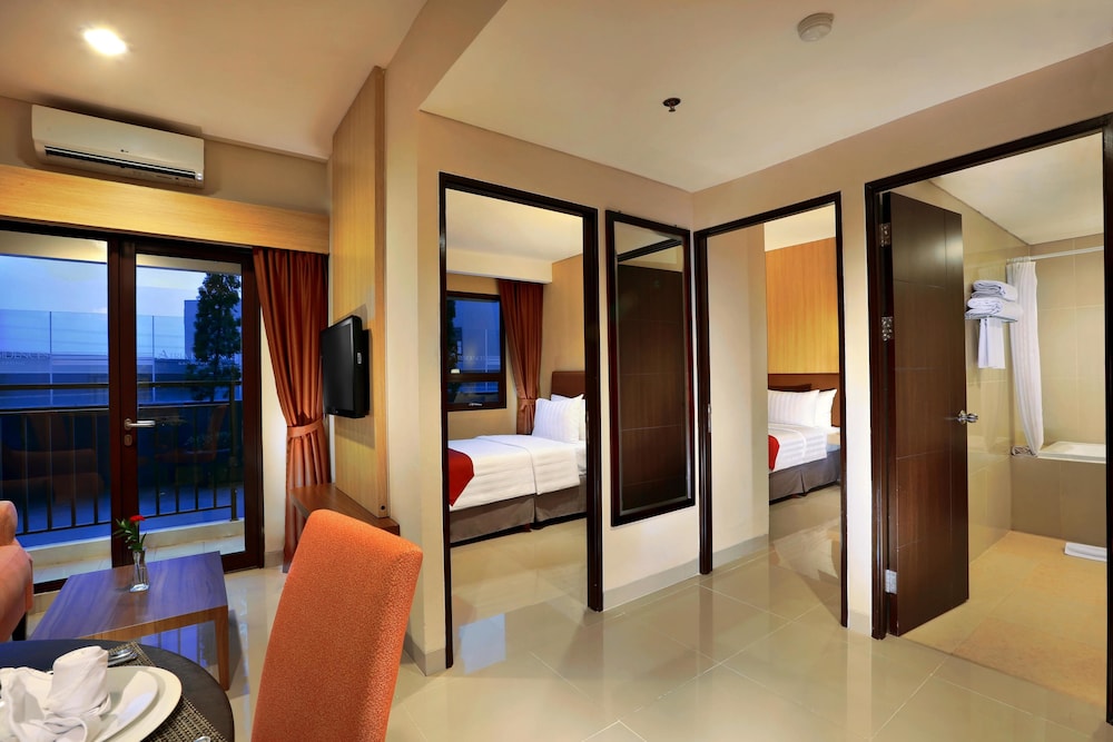 Room, 2 Bedrooms, Balcony photo 1