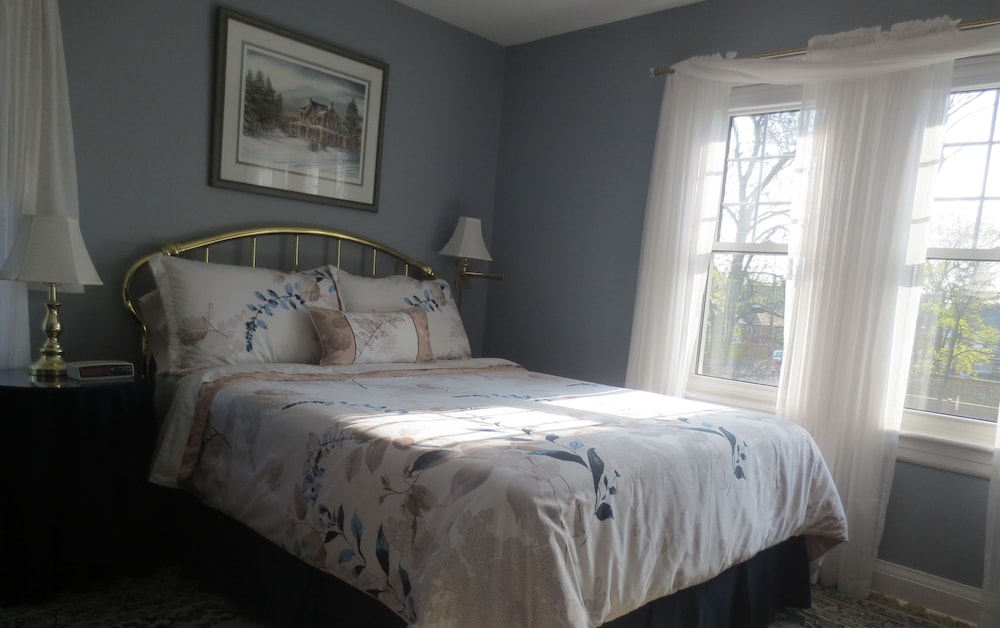 Classic Double Room, 1 Queen Bed, Non Smoking, Garden View photo 2