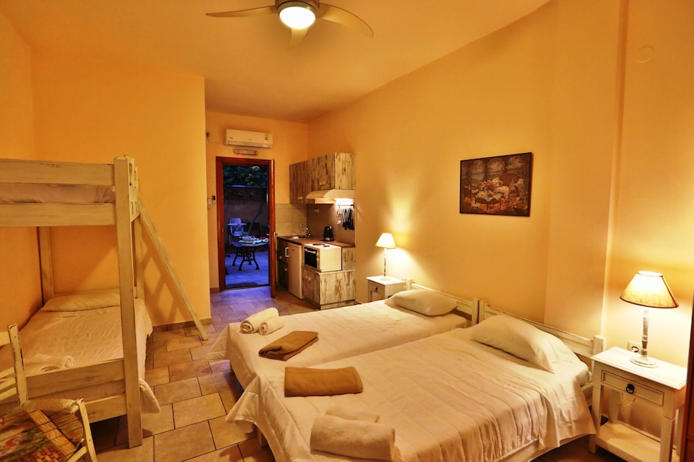 Basic Studio, 1 Bedroom, Hot Tub, Garden View (4 Adults)