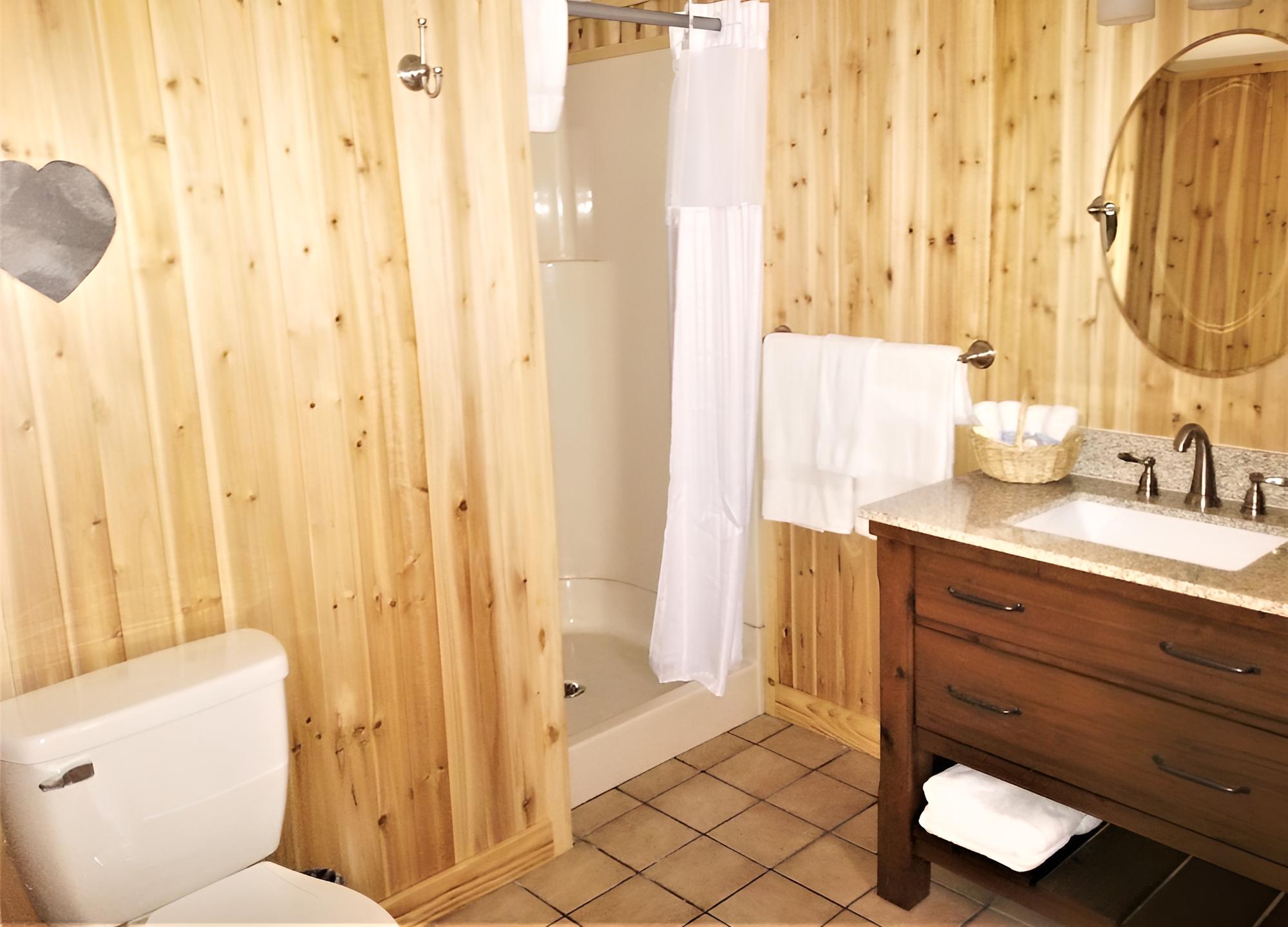 Premium Cabin, 1 Queen Bed, Non Smoking photo 2