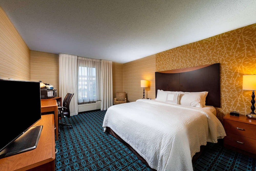 Room, 1 King Bed (Mobility/Hearing Access, Roll-In Shwr) - Photo 1