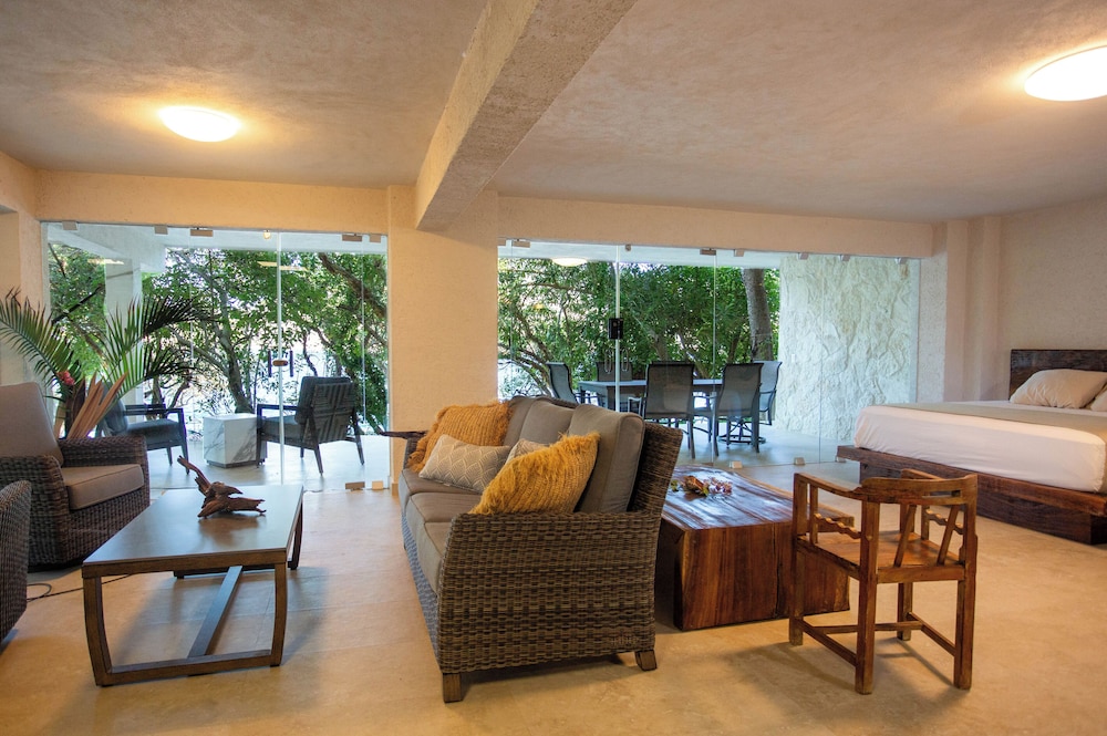 Suite, Oceanfront photo 1