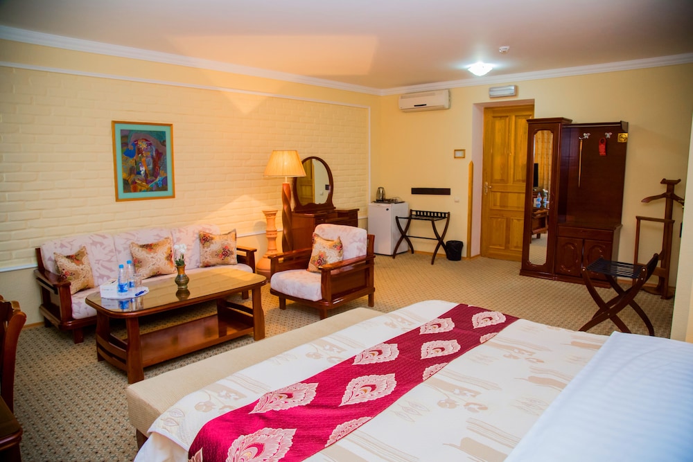 Deluxe Double or Twin Room - Photo 10