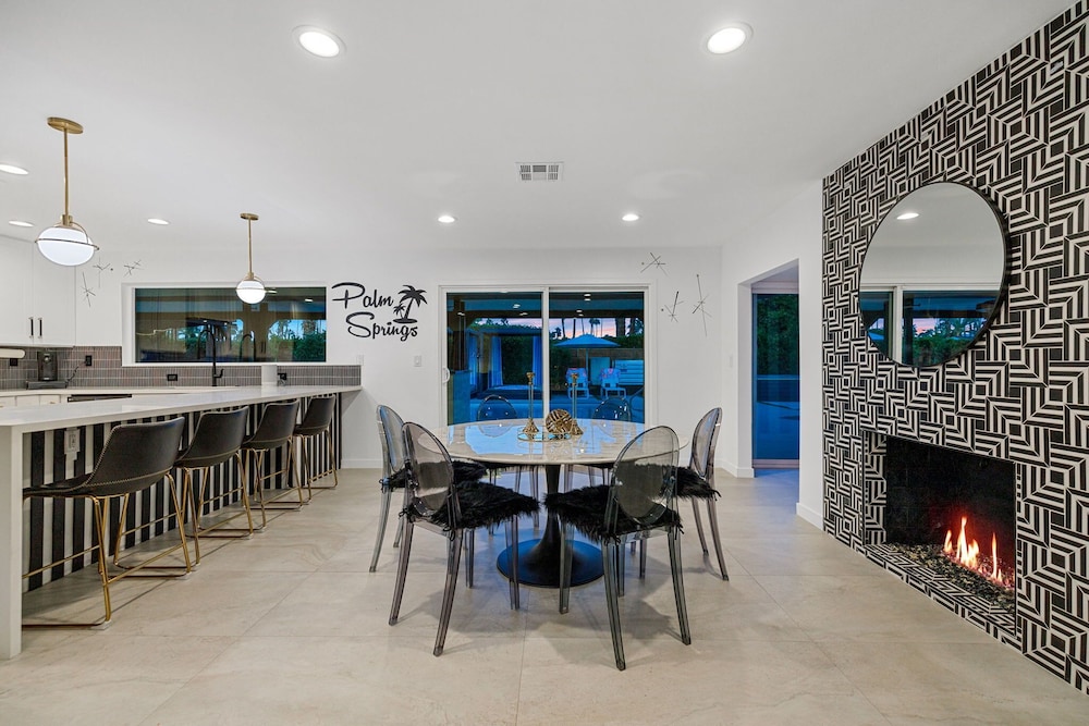 The Ritz - Luxury Home With Pool Speakeasy Bar, Billede 33