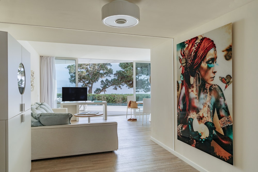 3 Bedroom Ultimate ME + Suite with Private Pool and Sea View (2+4) photo 2