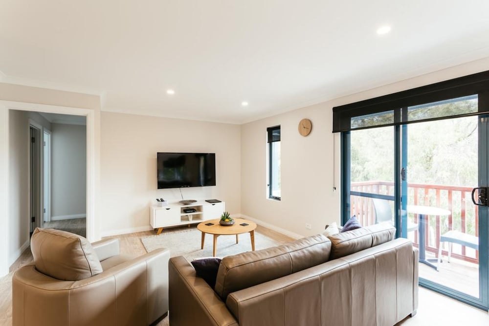 Superior Two-Bedroom Apartment - Photo 3