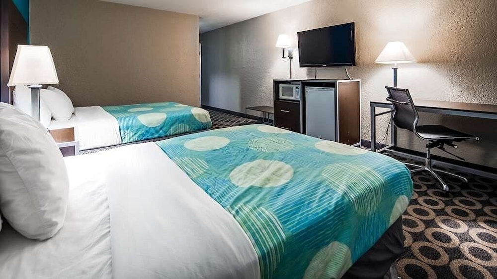 Room, 2 Double Beds, Non Smoking - Photo 3