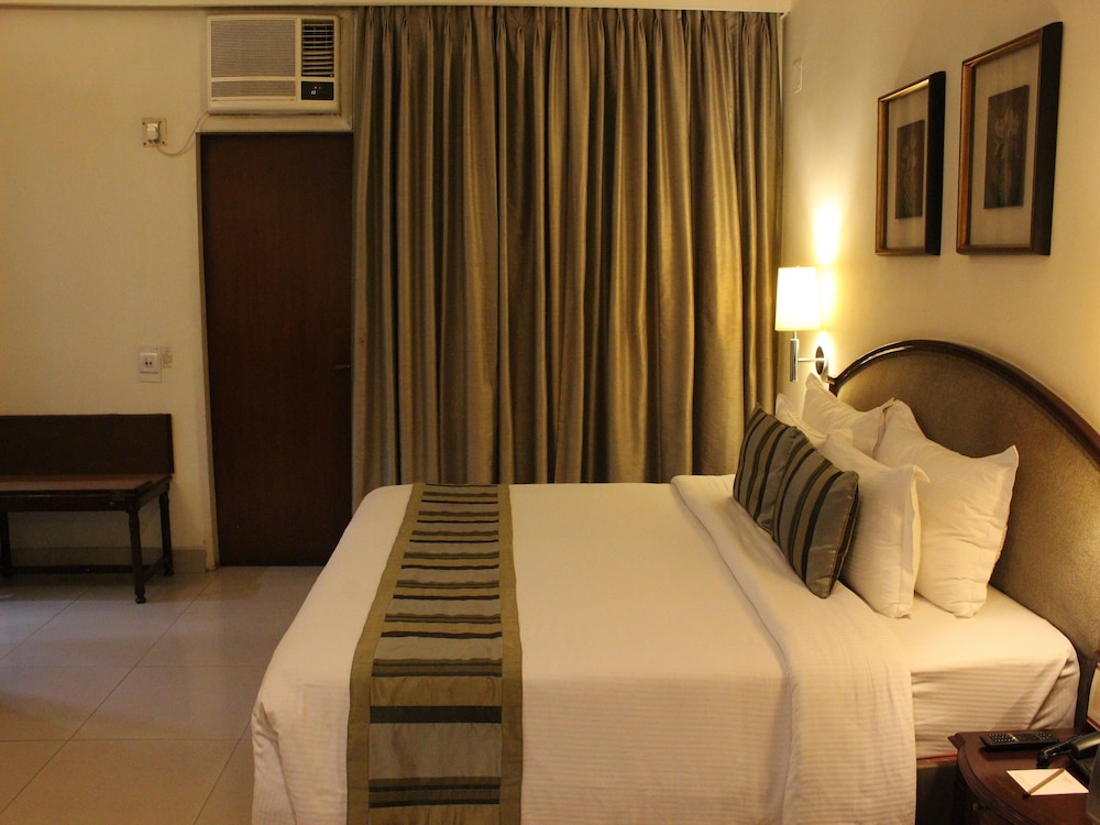 Executive Room, 1 King Bed, City View - Photo 5