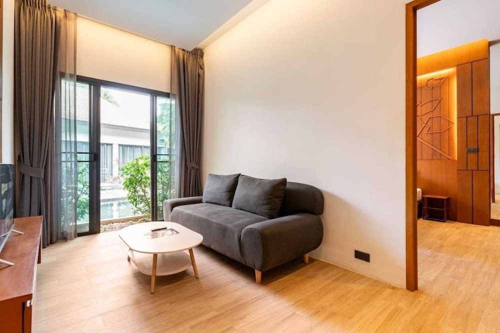 1 Bedrooms, Pool Access - Photo 10