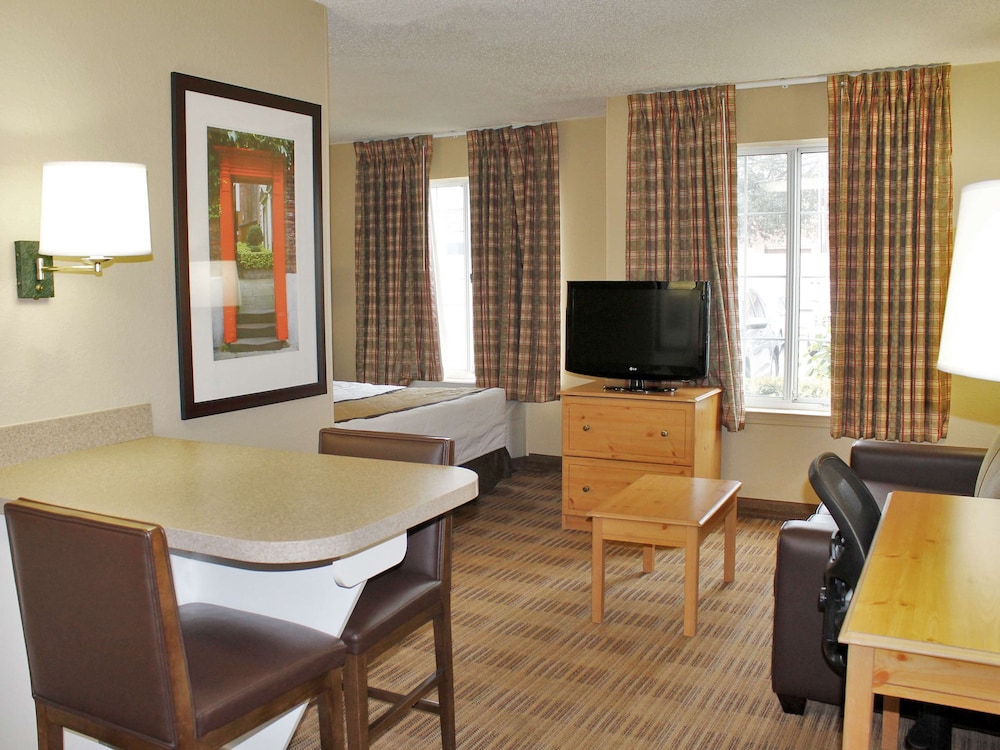 Deluxe Studio, 1 King Bed with Sofa bed, Non Smoking photo 3