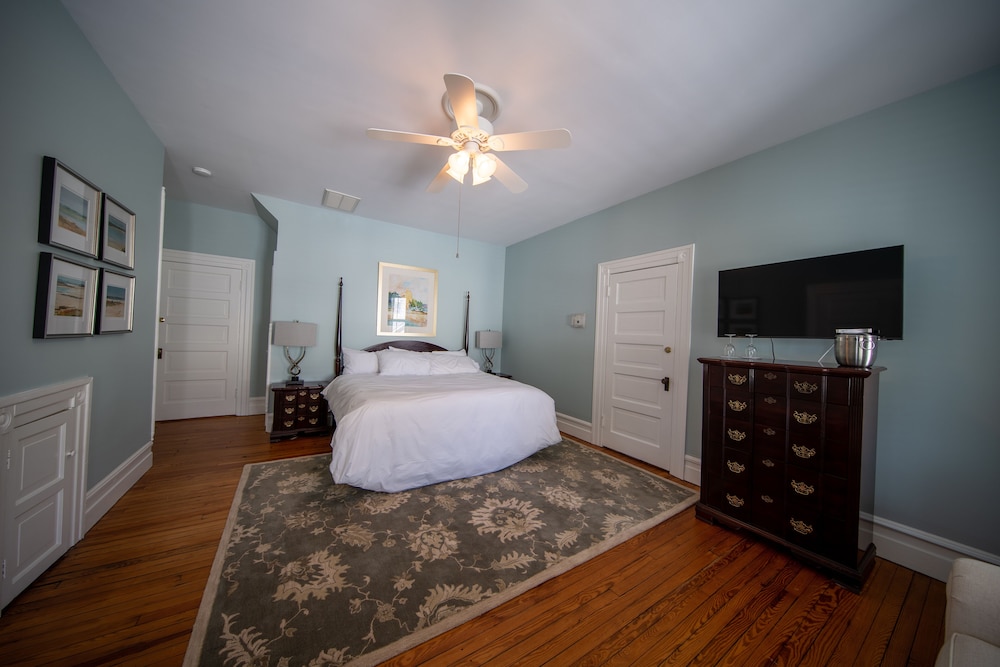 Cutlass Room