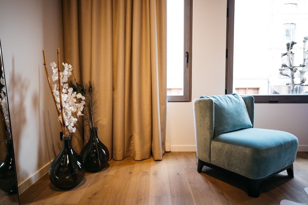 Luxury Loft thumbnail 5