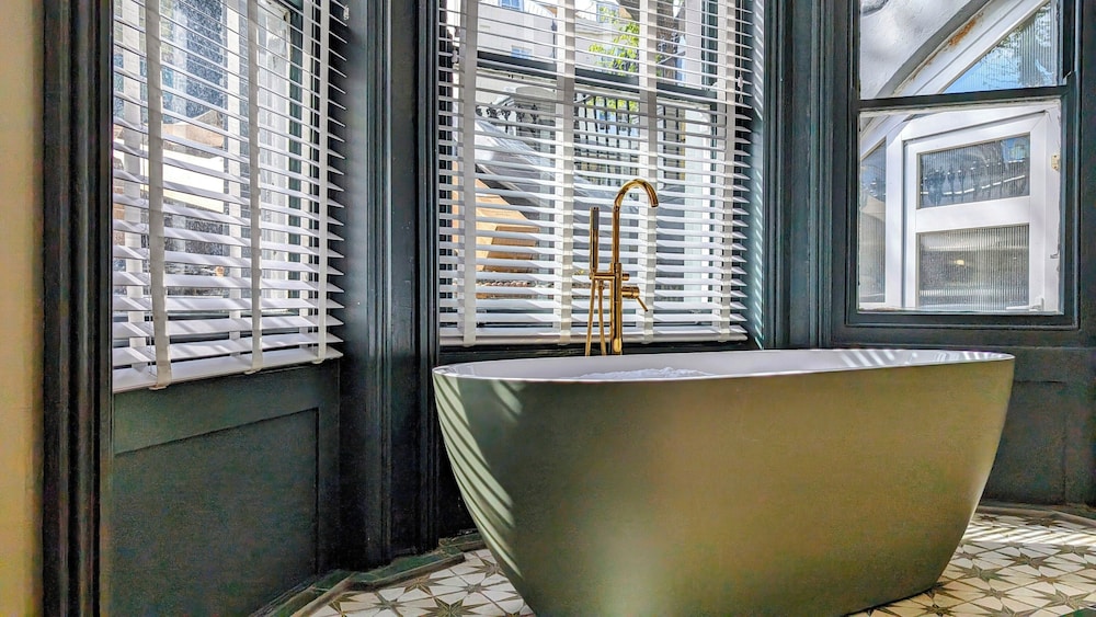 Premium Double Room, 1 Double Bed, Bathtub photo 3