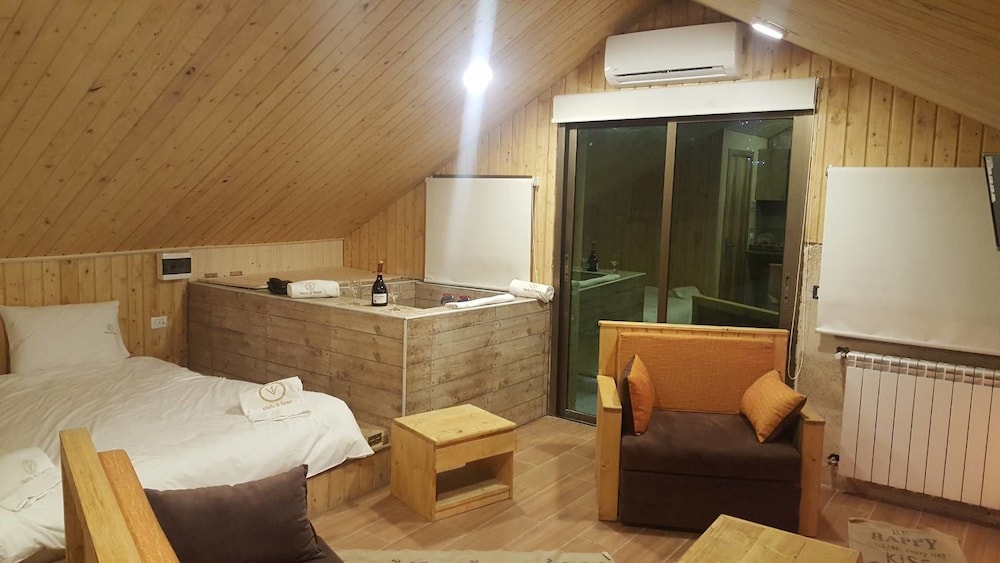 Bungalow, Jetted Tub
