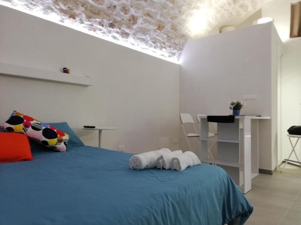 Studio, 1 Bedroom, City View photo 2
