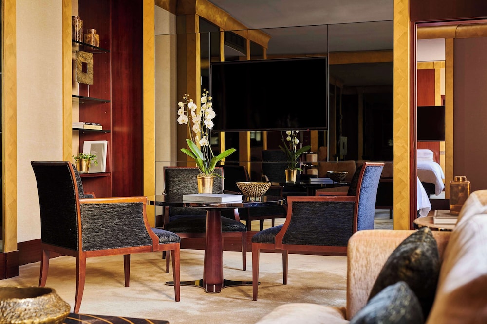 Diplomatic Suite