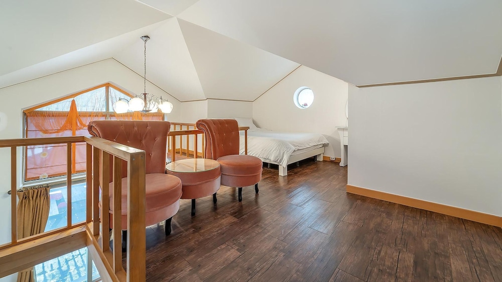 Basic Room, 1 Bedroom (Orange (Pet/ River View)) - Photo 6