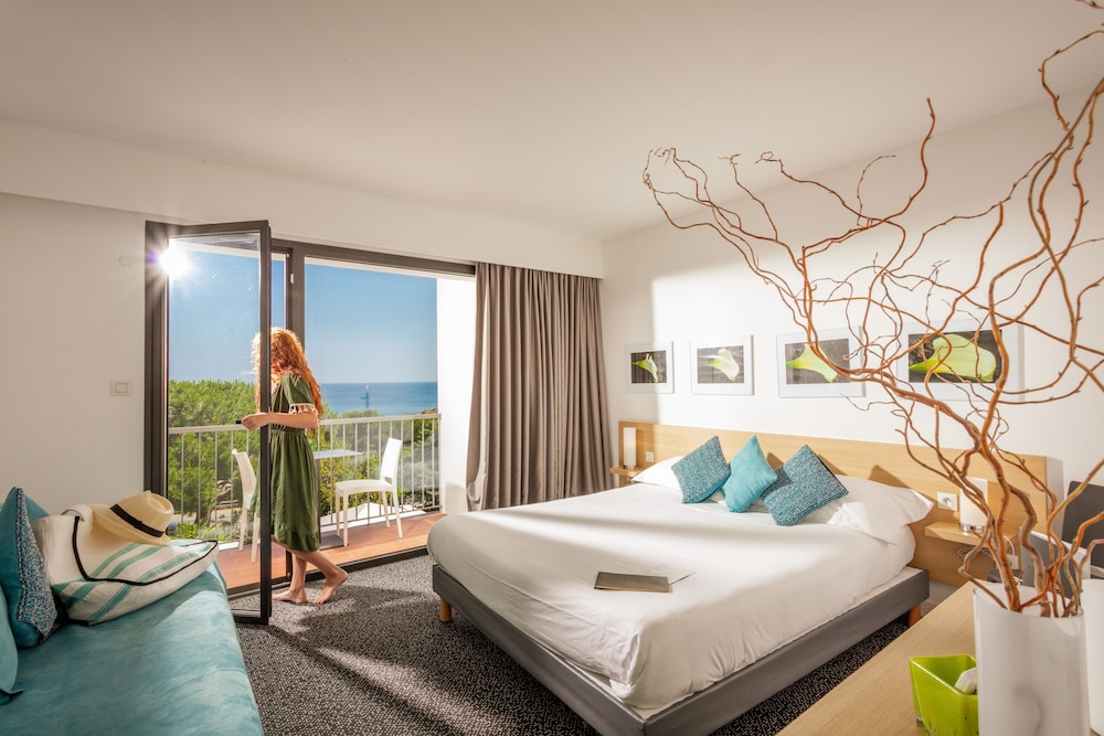 Superior Room, Balcony, Sea View - Photo 5