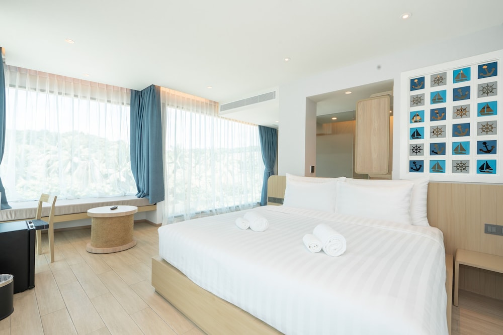 Suite - Photo 1