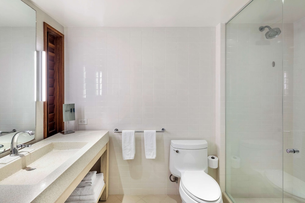 1 Bedroom Partial Ocean Access Tub Balcony - Photo 7