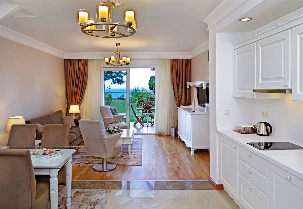 Luxury Villa, 3 Bedrooms, Kitchen, Sea View