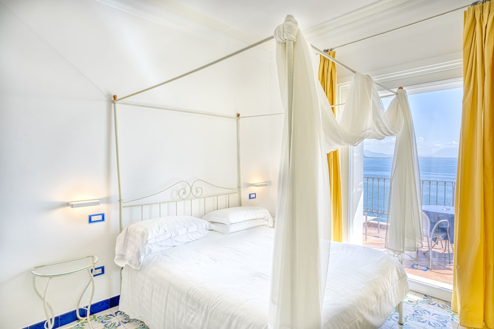 Deluxe Room, 1 Bedroom, Terrace, Sea View photo 3