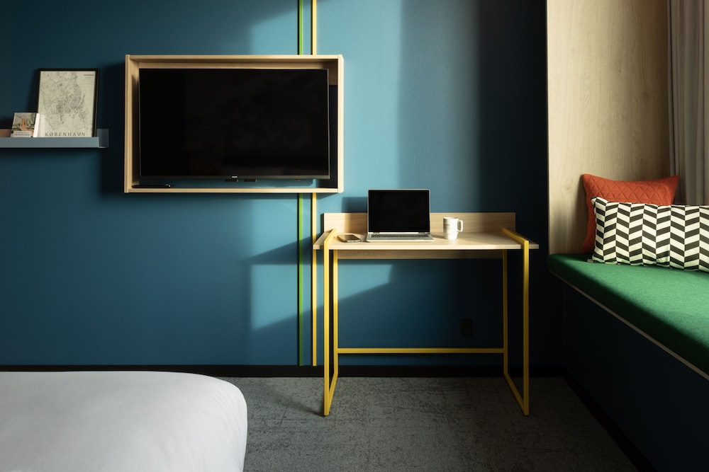 Deluxe Room, 1 Double Bed, Corner - Photo 2