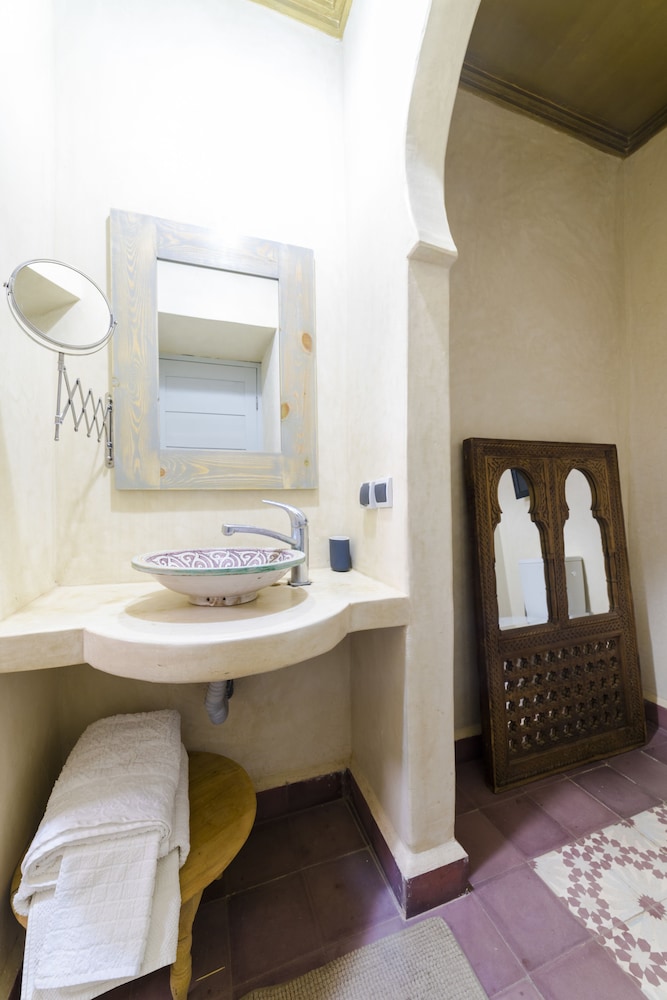 Standard Double Room, Private Bathroom photo 2