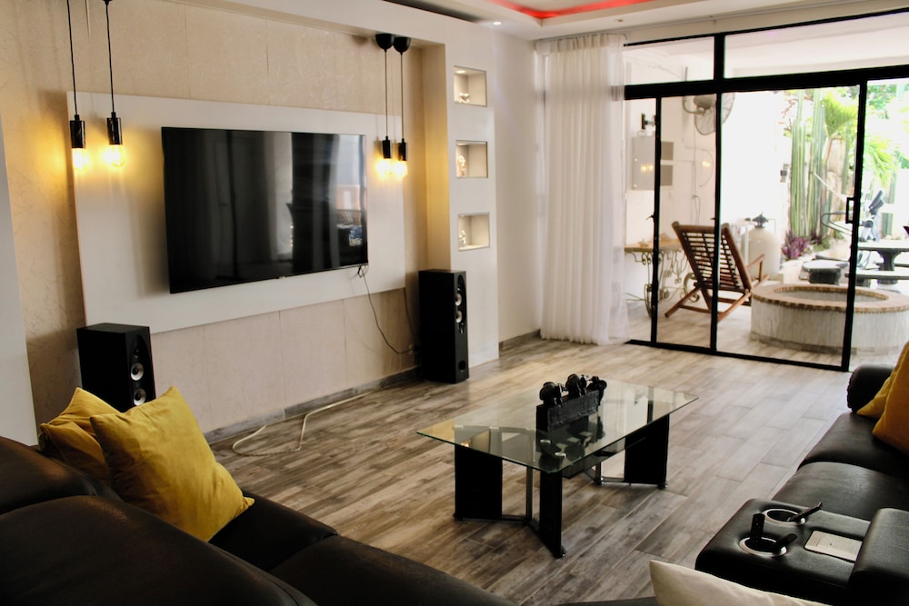 Exclusive Duplex, Courtyard View photo 3