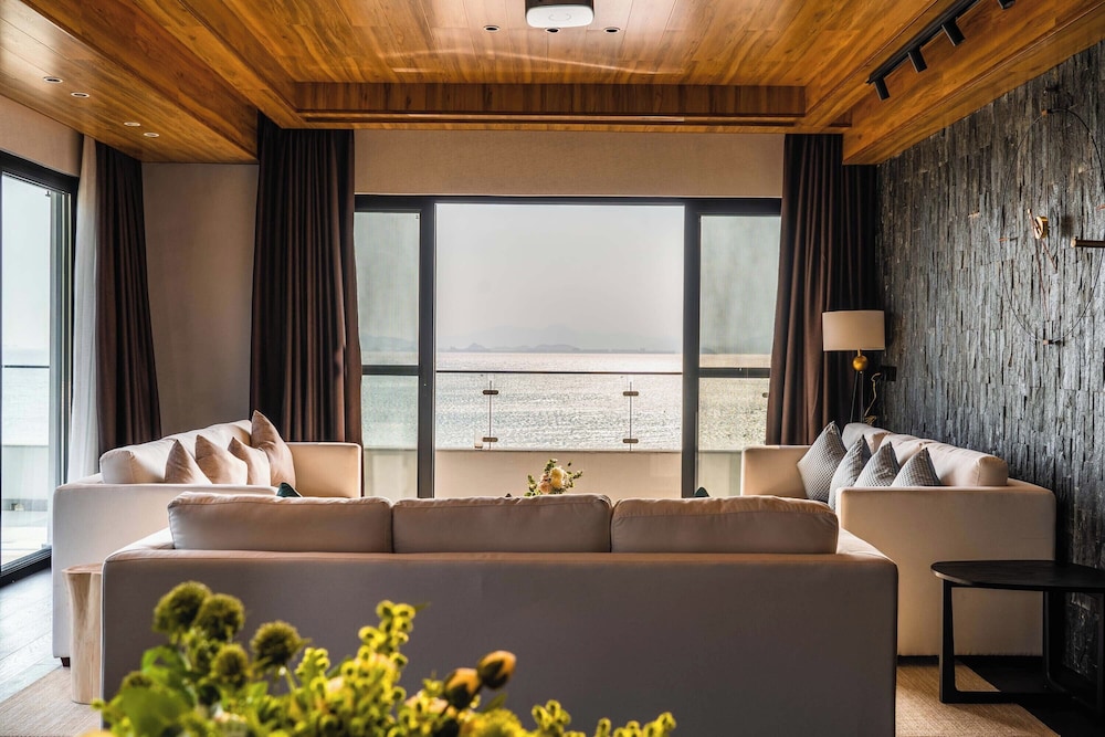 Panoramic Suite, Beach View photo 1