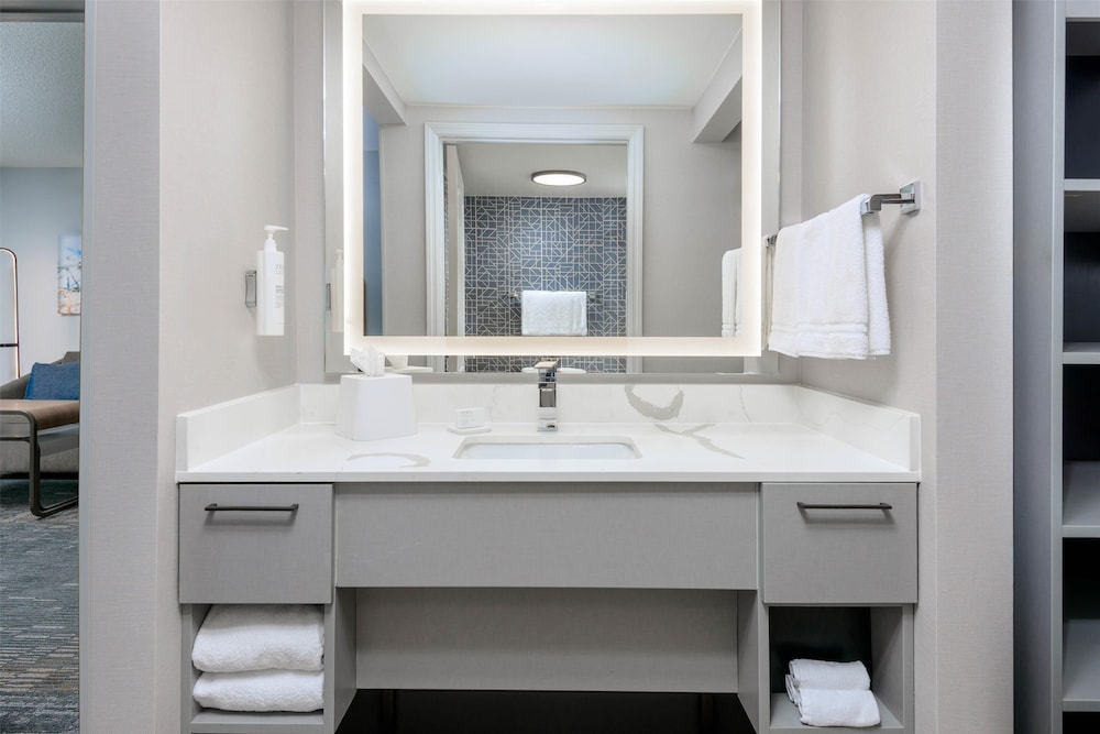 Studio, 1 King Bed, Accessible, Bathtub (Mobility & Hearing, Non Smoking)