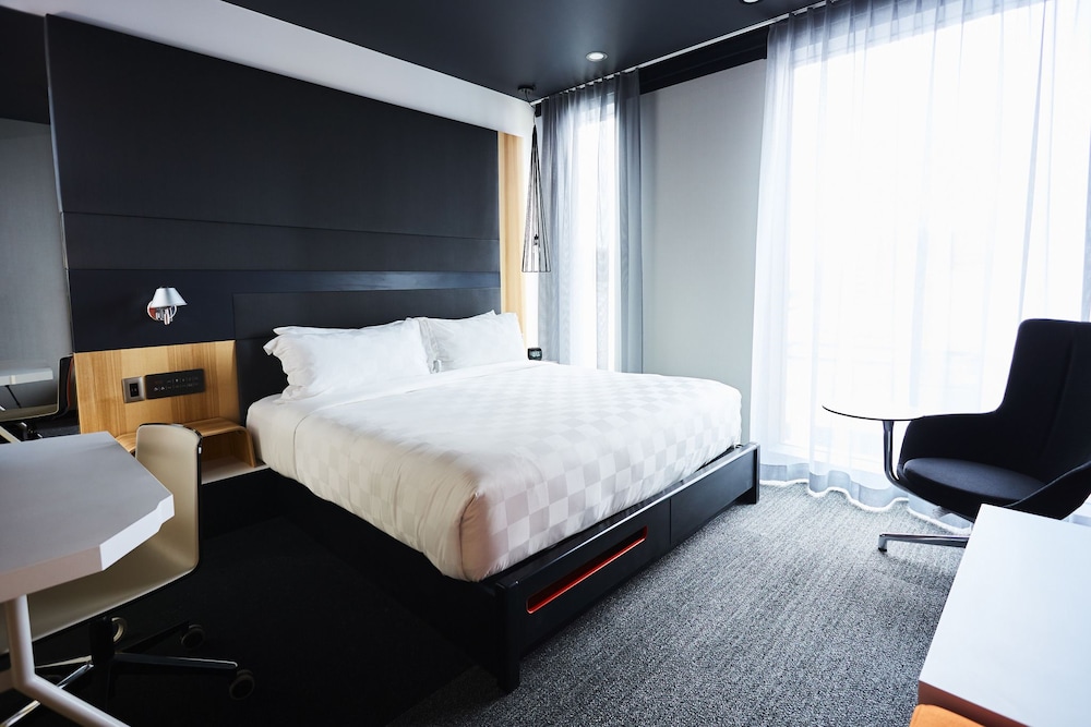 Room, 1 Queen Bed with Sofa bed photo 3