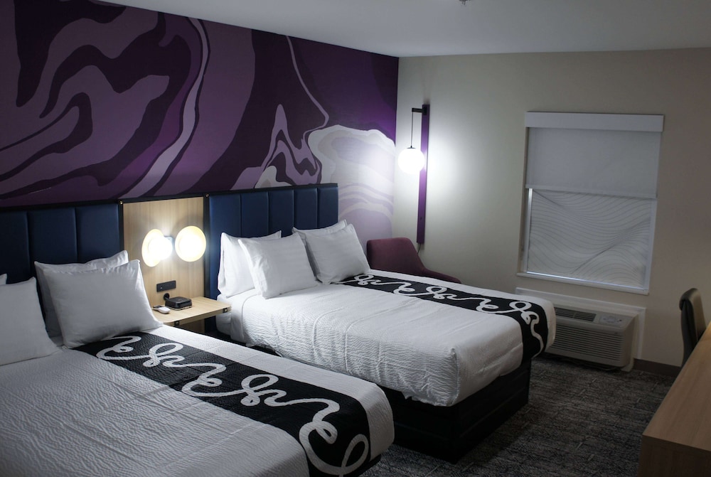 Deluxe Room, 2 Queen Beds, Non Smoking, Kitchen