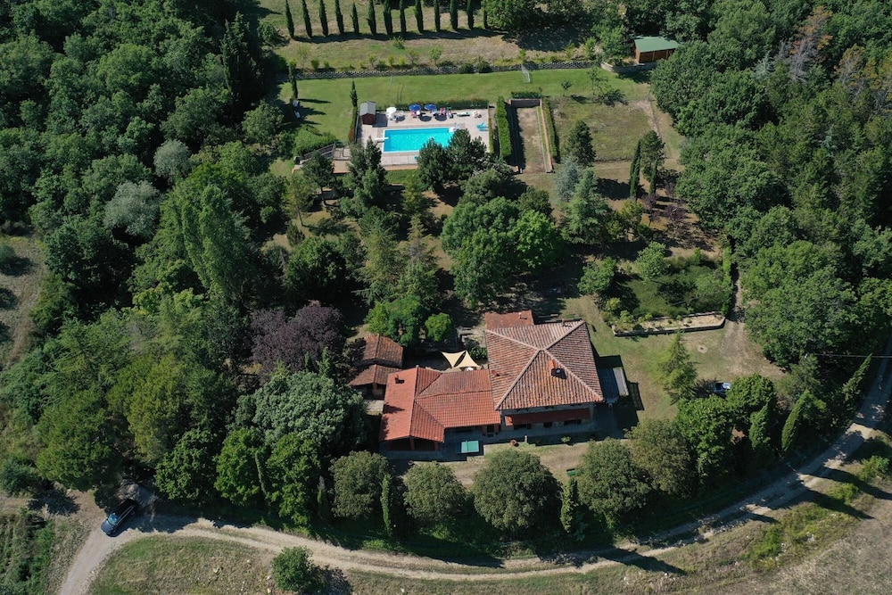 Villa, Smoking photo 3