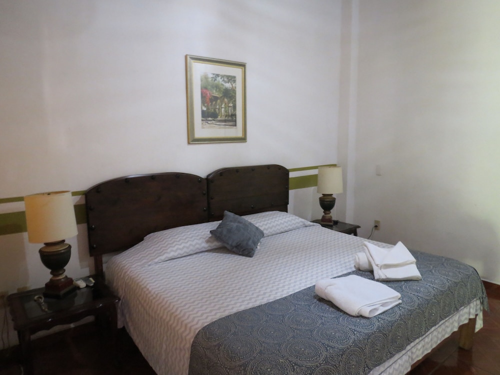 Standard Double Room, 1 King Bed - Photo 3