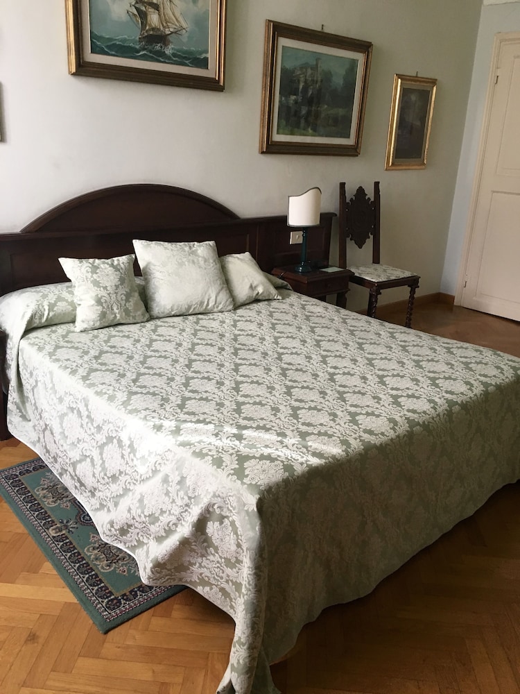 Deluxe Double or Twin Room, Ensuite photo 3