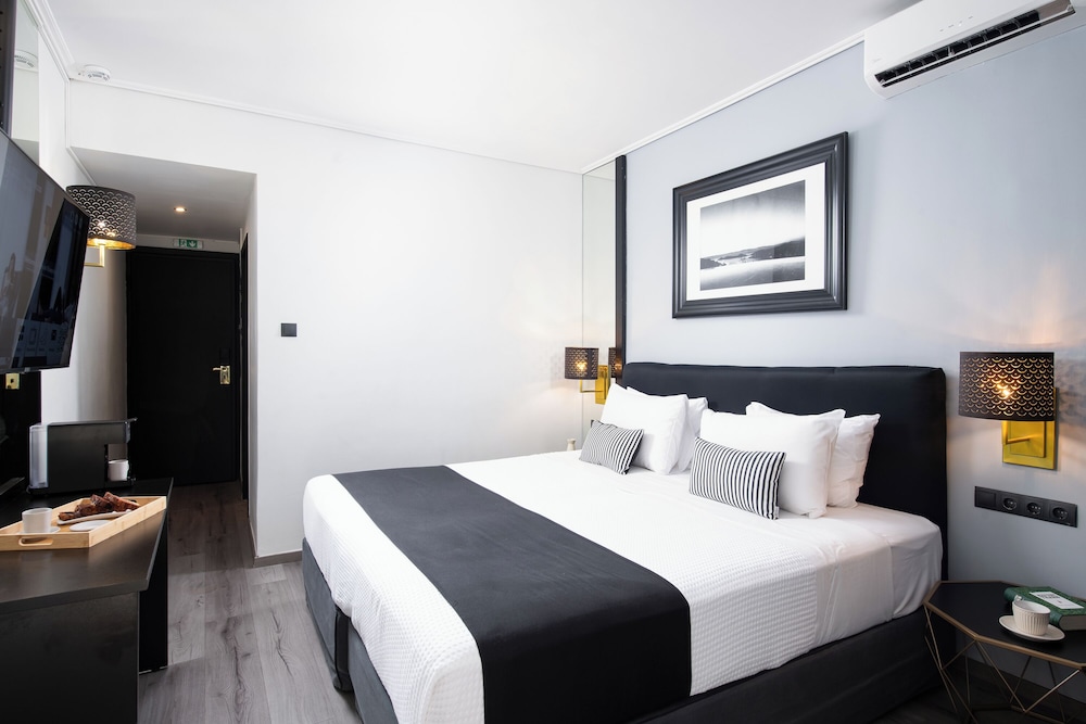 Basic Double or Twin Room, Ground Floor thumbnail 5