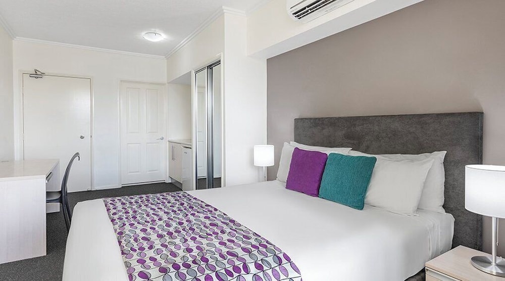 Executive Hotel Room photo 2