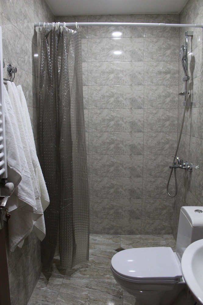 Basic Triple Room photo 3