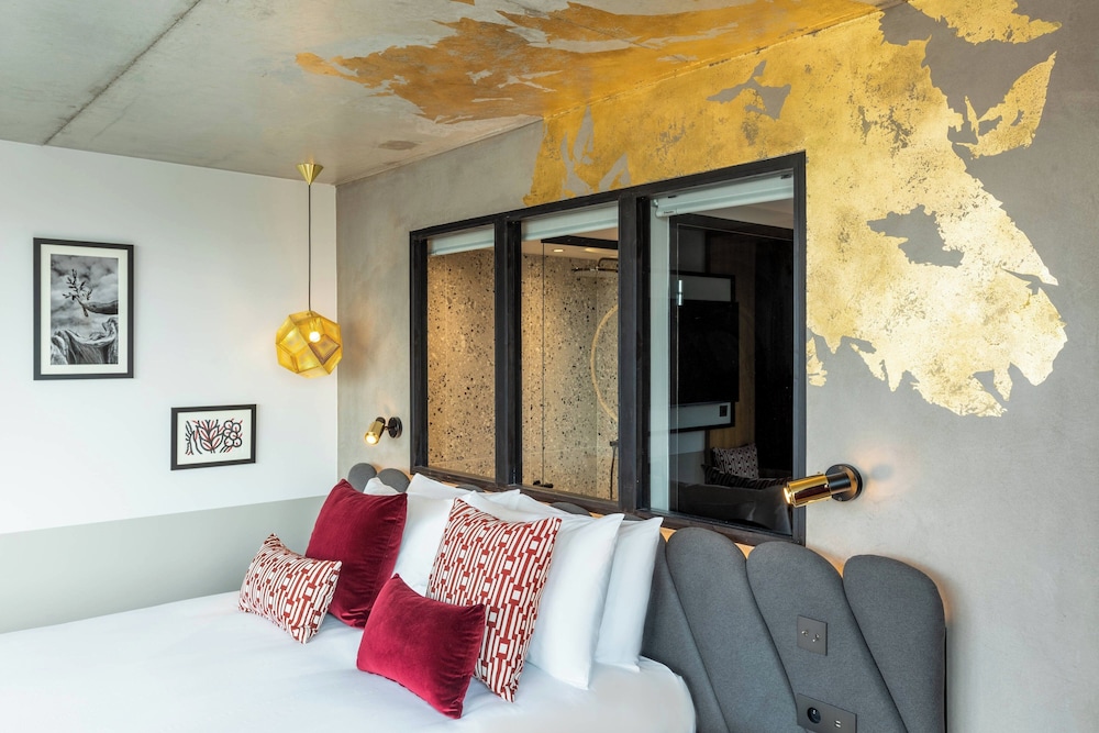 Room, 1 Queen Bed (La Galerie) - Photo 8