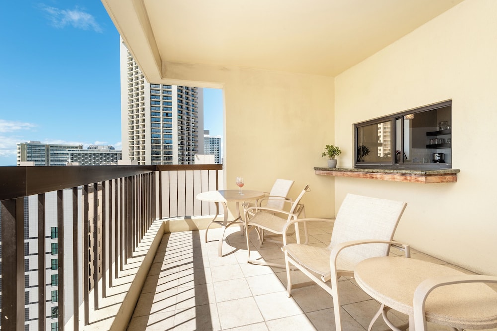 Aston Waikiki Beach Tower: Deluxe Condo, Lanai, Ocean View photo
